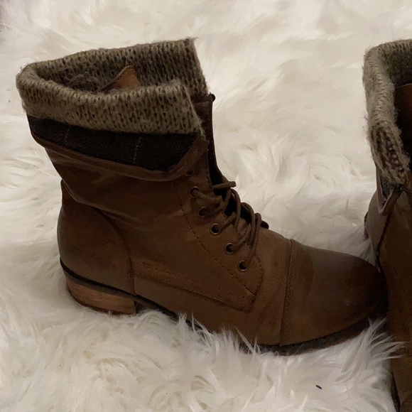 Harlow Fall Boots - Picture 2 of 4